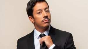 Humorista Renato Albani se apresenta em São Carlos, já com sessão extra