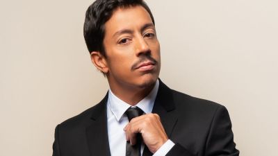 Humorista Renato Albani se apresenta em São Carlos, já com sessão extra