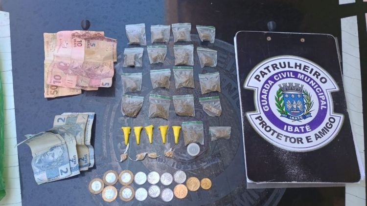 Homem é preso com drogas e dinheiro após tentativa de fuga em Ibaté