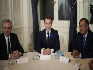 Fórum da Paz: França se volta para América Latina e Macron tenta impulsionar negociação sobre Venezuela