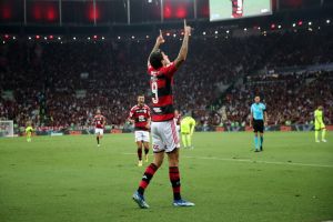 Brasileiro: Flamengo derrota Palmeiras e mantém vivo sonho por título