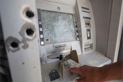 O drama dos moradores de Gaza: &#039;Tenho dinheiro no banco mas não consigo comprar pão para meus filhos&#039;