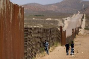 Biden ampliará muro na fronteira com o México para barrar imigrantes