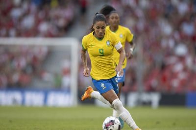 Debinha, Bruninha e Laís Estevam são convocadas para a seleção