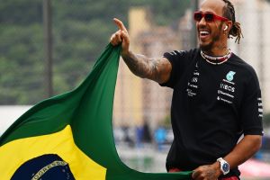 Lewis Hamilton vai ao Rio de Janeiro para passar férias após Réveillon na Bahia