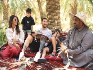 Messi durante visita com a família na Arábia Saudita — Foto: Reprodução/Twitter