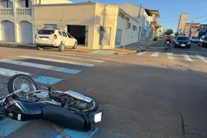 Acidente deixa motociclista com escoriações no Centro