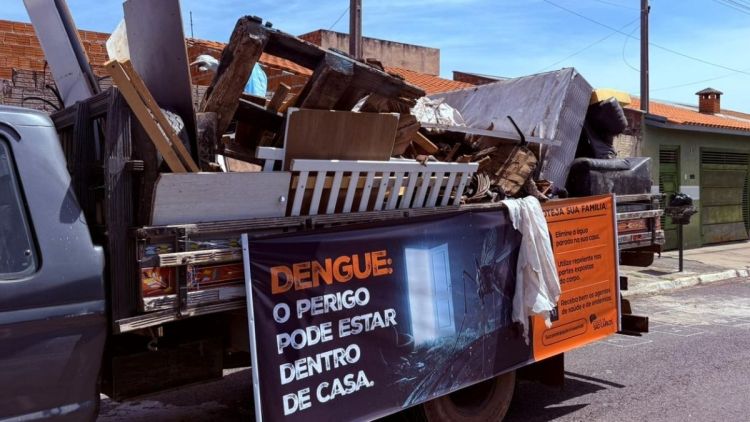 Mutirão contra a dengue recolhe 20 caminhões de inservíveis no Eduardo Abdelnur