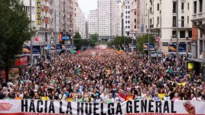 Habitação: Espanha antecipa eleições; sindicatos chamam à greve geral