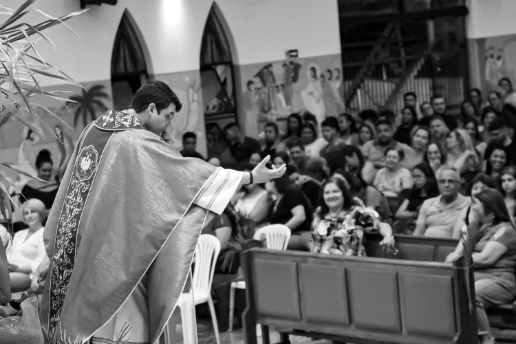 Padre Robson Caramano é selecionado para mestrado e doutorado em Roma