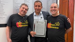 Vereador Edson Ferraz homenageia Banda Doce Veneno pelos 50 anos de história