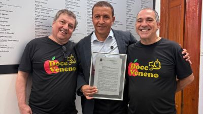 Vereador Edson Ferraz homenageia Banda Doce Veneno pelos 50 anos de história