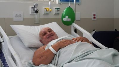 Paciente internado há mais de 10 dias na Santa Casa recebe festa surpresa e celebra a vida