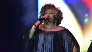 Alcione diz que maconha é plantada no quintal no Maranhão, mas erva não faz sua cabeça