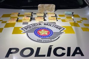 Mais de R$ 9,5 mil em espécie obtidos com o tráfico de drogas são apreendidos