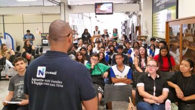 São Carlos inicia ação 'Emprega Jovem' para inserir adolescentes no mercado de trabalho