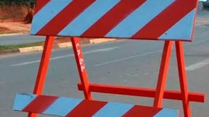 Interdição da rua Alexandrina para reparo em rede de água