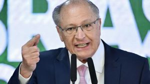 Alckmin diz que governo Lula não deve retaliar EUA por tarifaço