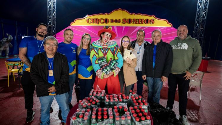 Crianças de projetos sociais vivem tarde de encanto e diversão no circo
