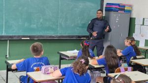 Guarda Municipal realiza palestra “Diga Não às Drogas: escolhas que protegem” para alunos da rede municipal de Ibaté
