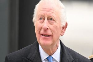 Porque é que o rei Charles III não vai ao funeral do Papa Francisco?
