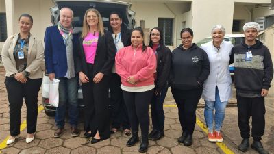 Voluntária Cláudia Cury entrega 443 litros de leite arrecadados durante corrida beneficente à Santa Casa