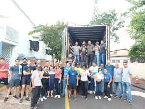 São Carlos encaminha 9 toneladas de donativos para o litoral norte