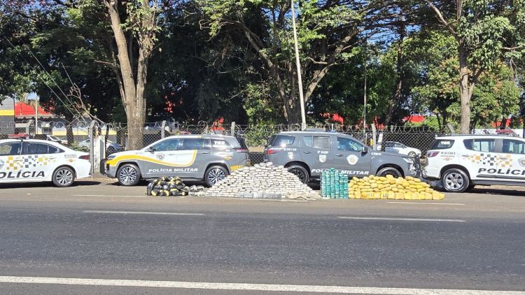 Polícia Rodoviária apreende meia tonelada de drogas escondida em caminhão frigorífico