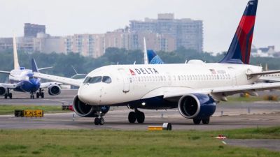 Ex-namorada de piloto da Delta Airlines também é detida suspeita de abuso