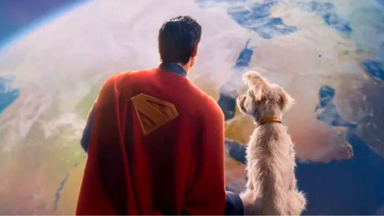 Cine Araújo de São Carlos presenteia fãs com brindes colecionáveis nas pré-estreias de “Superman”