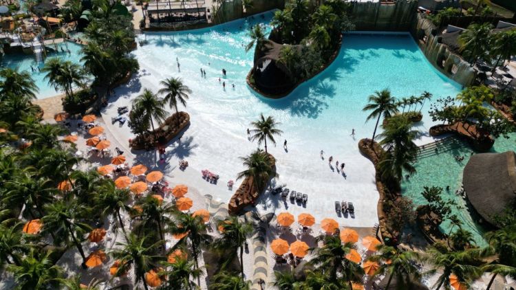 Praia artificial remodelada e planetário são atrações do Hot Beach Olímpia para férias de julho