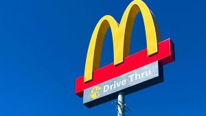 Emprego jovem: McDonald's abre 40 novas vagas em São Carlos