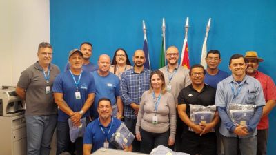 Saae entrega novos uniformes para 23 leituristas