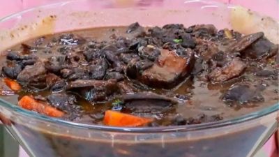 Feijoada completa para servir no almoço