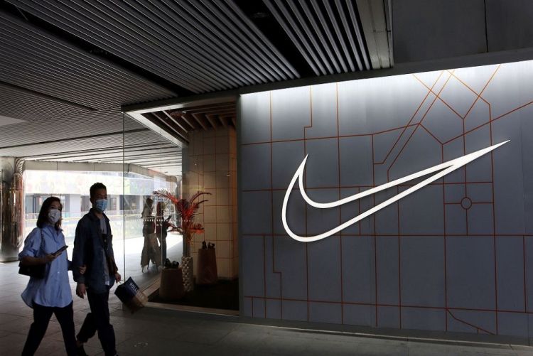 Nike prevê queda de receita enquanto reduz oferta de produtos clássicos