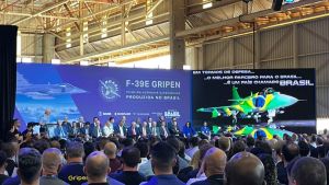 Prefeito Dr. Lapena acompanha apresentação do primeiro caça supersônico produzido no Brasil em Gavião Peixoto