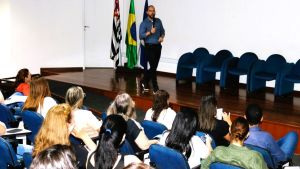 Secretaria de saúde promove treinamento para qualificar atendimento ao público