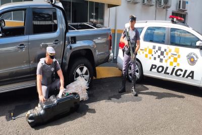 Família é flagrada com drogas escondidas em tanque de carro em Presidente Prudente