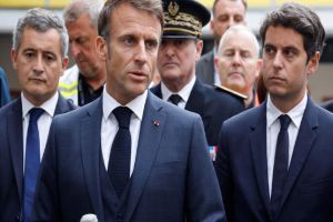 Governo francês fecha cerco a possíveis terroristas: mais de 190 pessoas devem ser expulsas do país