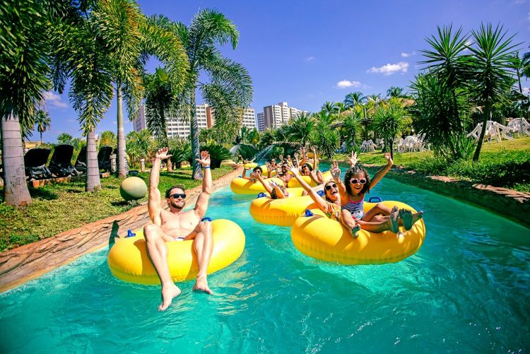 Personagens do Mundo Bita já estão fazendo a festa da criançada no Hot Beach Olímpia