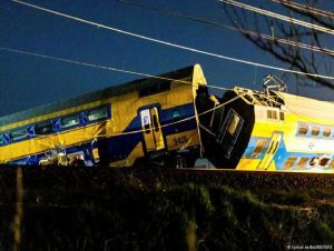 Descarrilamento de trem deixa um morto e dezenas de feridos na Holanda