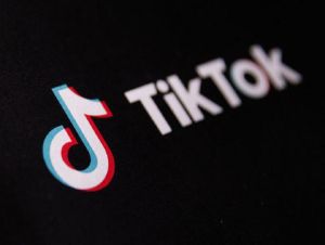 Menos pessoas confiam na mídia tradicional e mais recorrem ao TikTok para obter notícias, diz relatório