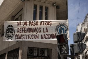 Milei enfrenta greve geral contra reformas ultraliberais na Argentina; entenda