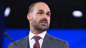 Ministério da Justiça demite Eduardo Bolsonaro da PF por abandono de cargo