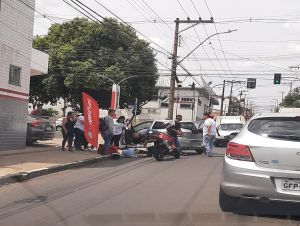 Motociclista sofre acidente e é socorrido à Santa Casa