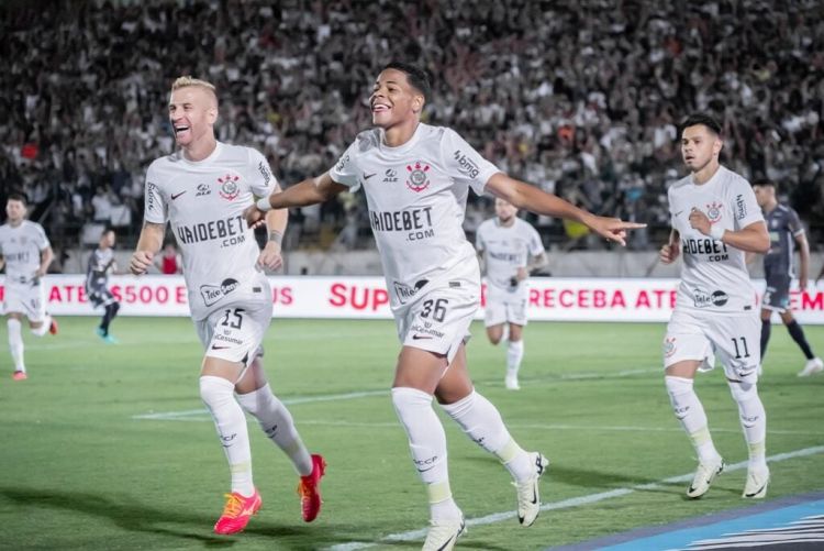 Corinthians vence Cianorte e passa para segunda fase da Copa do Brasil