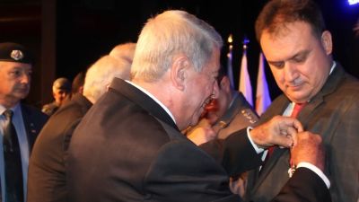 Paulo Gullo prestigia entrega da Medalha MMDC no Sesc São Carlos e destaca legado de civismo e união