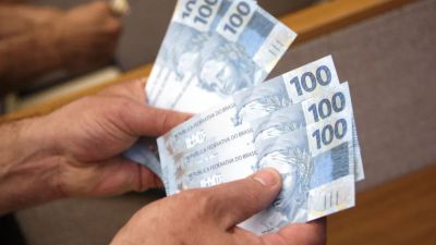 Maior salário fixo no Brasil é de R$ 100 mil por mês; saiba para quais cargos