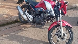 Motocicleta é apreendida após flagrante de irregularidades no Jardim Cruzado, em Ibaté
