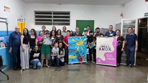 Famílias recebem certificados em cerimônia na Emeb Carmine Botta